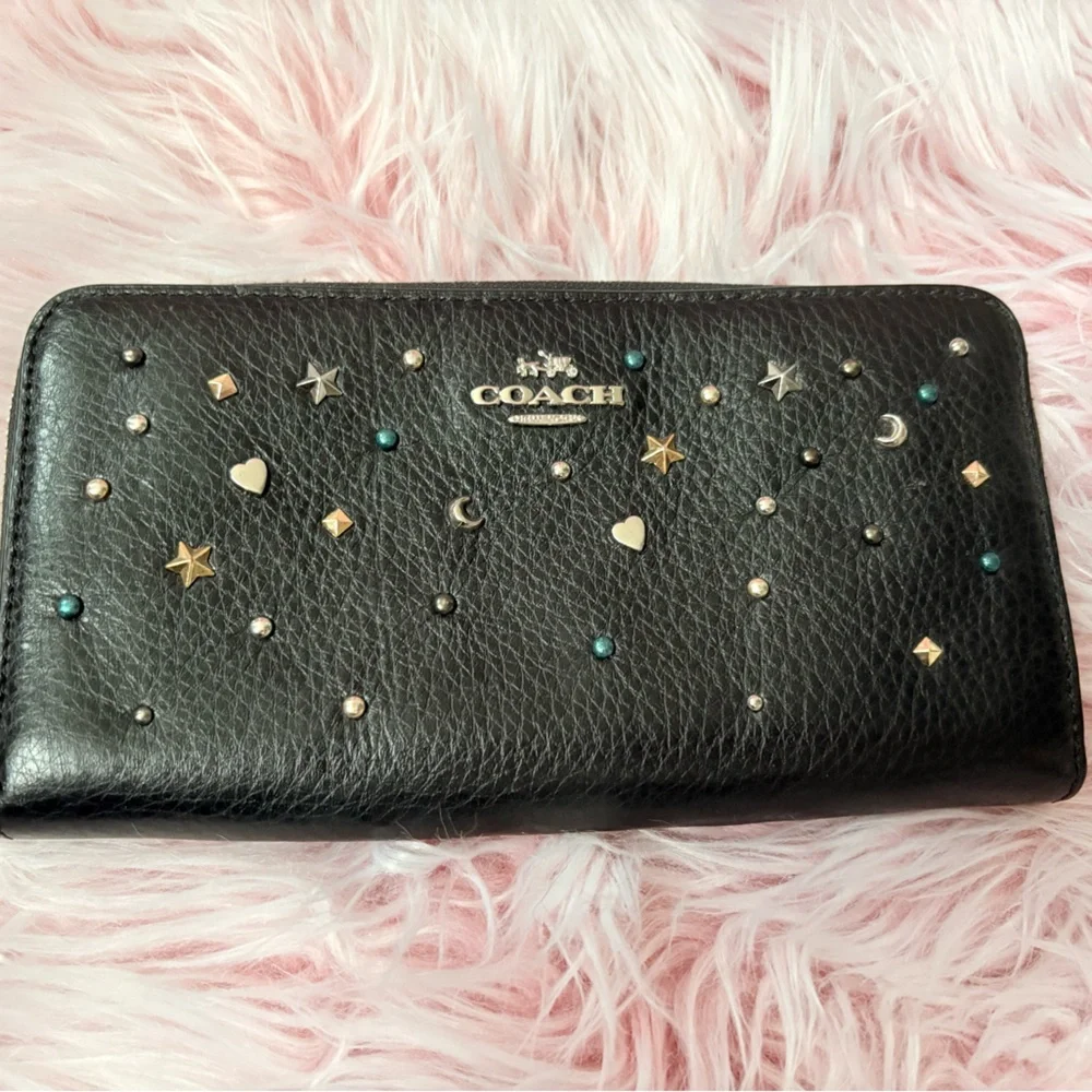 Coach studded zip around wallet - Picture 1 of 5